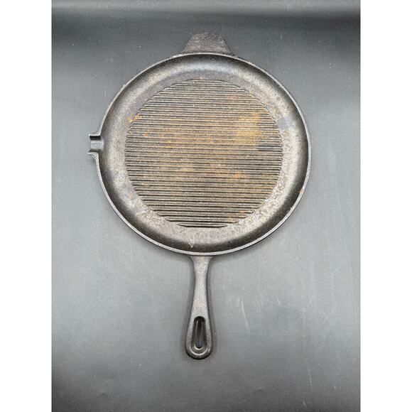 11" Gold Coast Double Handled Lipped Round Cast Iron Grill/Skillet/Pan - Picture 2 of 7